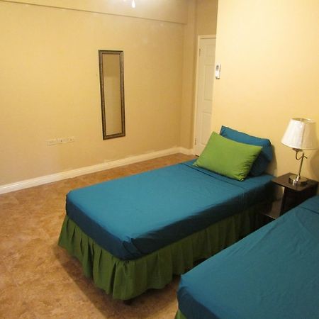 Centrally Located Guest Apartments Kingston Exterior photo
