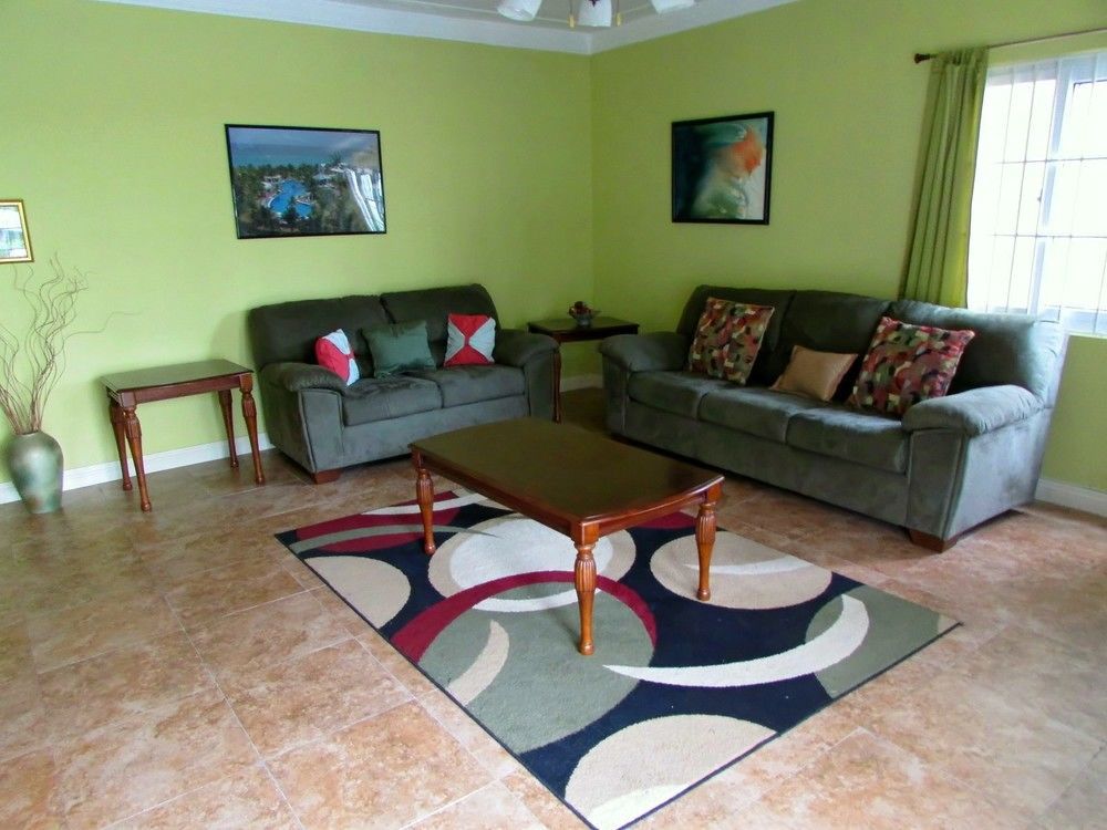Centrally Located Guest Apartments Kingston Exterior photo