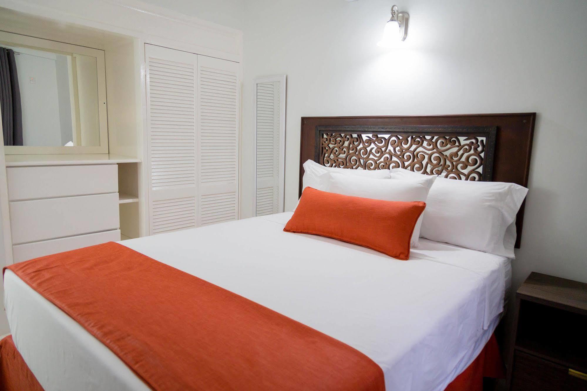 Centrally Located Guest Apartments Kingston Exterior photo